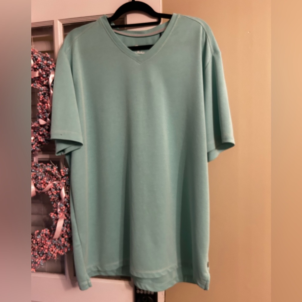 Tommy Bahama Men's V-Neck Short Sleeve Shirt in Seafoam